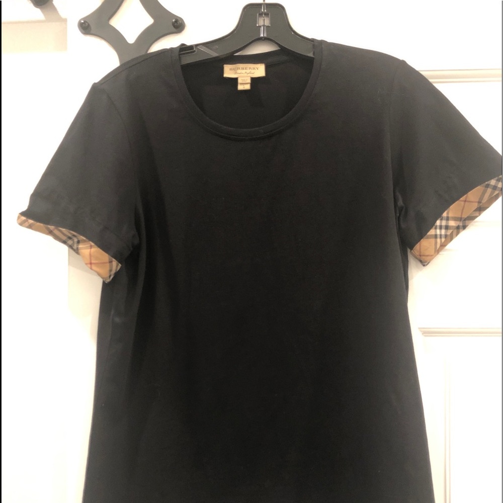 New with no tags size large Burberry  T-shirt